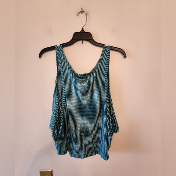 Wet seal oversized green and white tank top size womens large - Picture 2 of 3